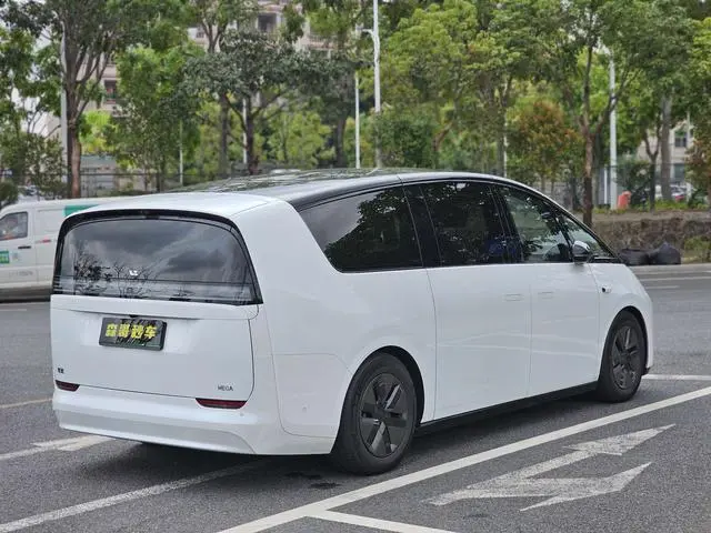 Li Auto Ideal MEGA Home Family Special Edition