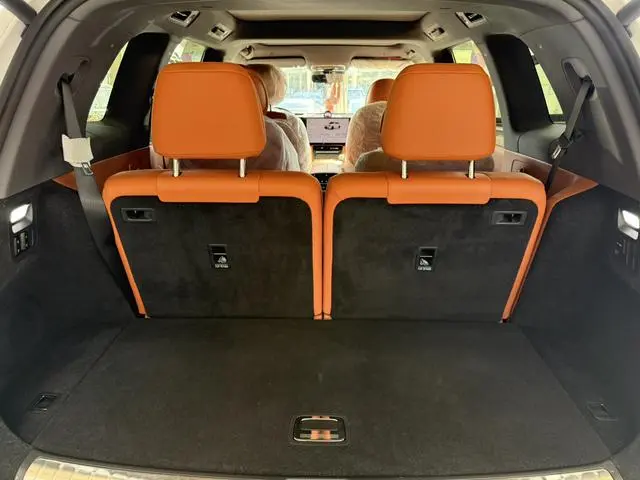 AITO Ask the world M8 Pure electric Max+ six-seater four-wheel drive version