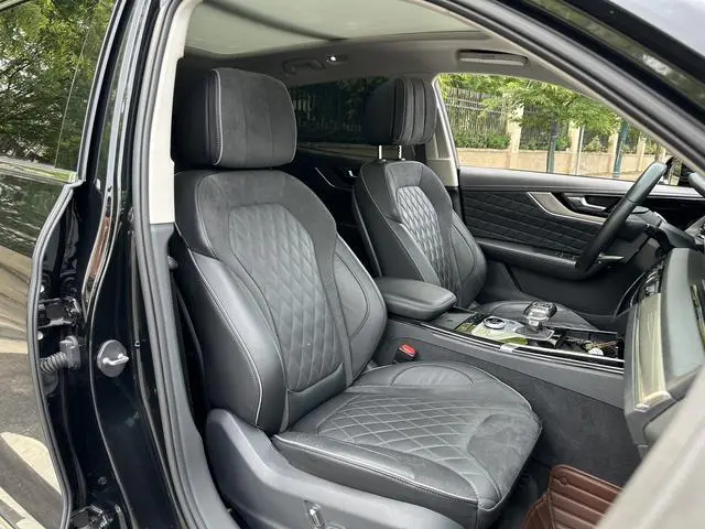 Hongqi Hongqi HS5 2.0T Zhilian Qixiang four-wheel drive version