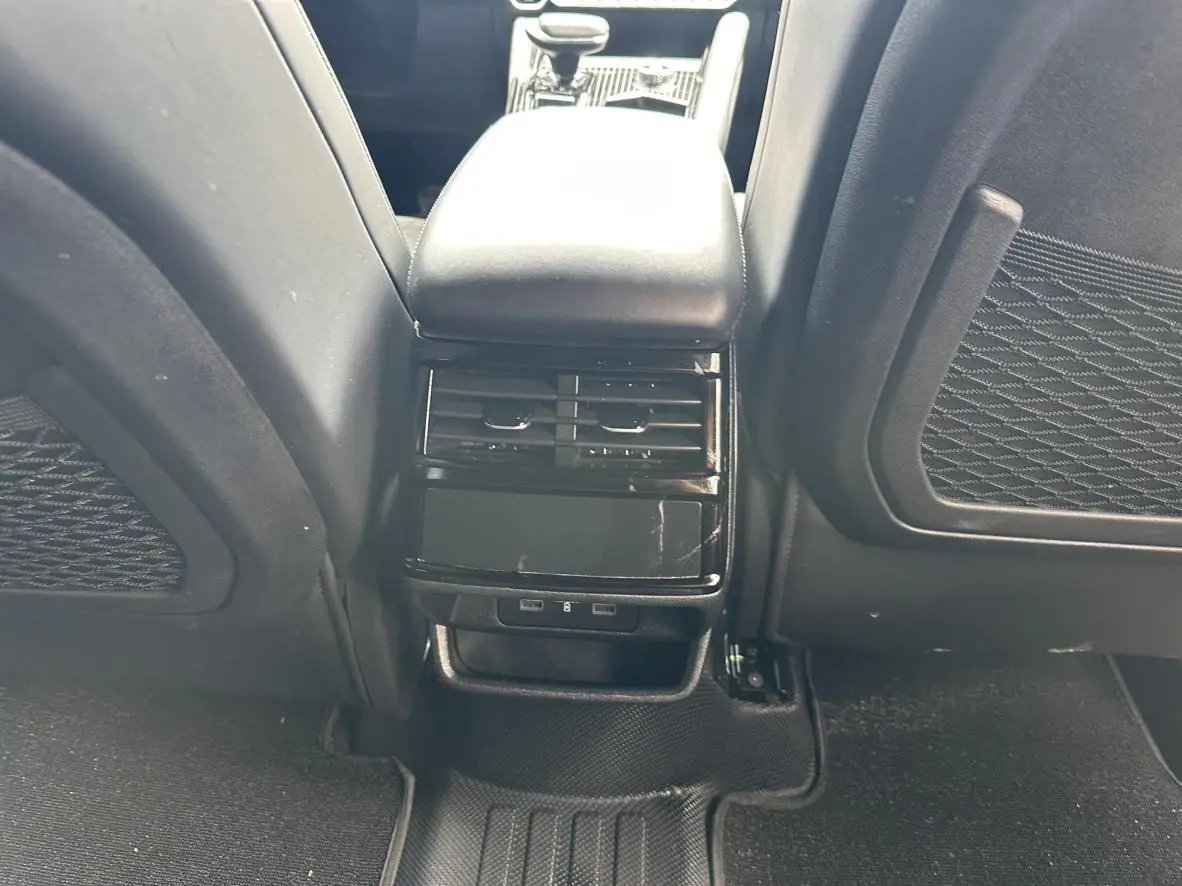 Geely Xingyue L 2.0TD high-power automatic two-wheel drive Skyrim version
