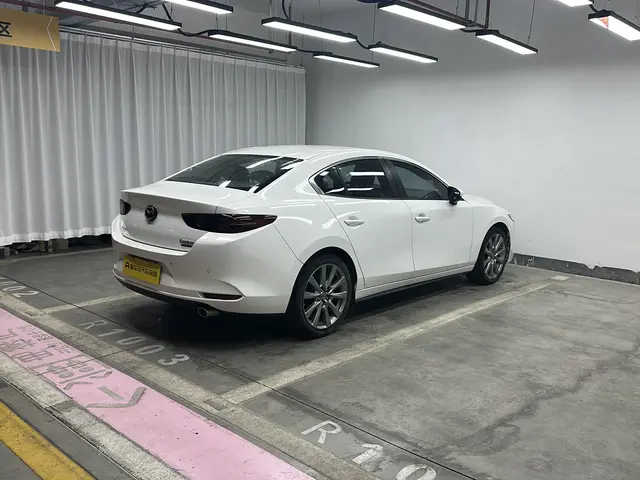 Mazda Mazda 3 Angkesaila 2.0L automatic quality dazzling version
