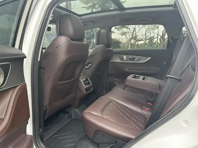 Chery Fulwin Tiggo 8 PRO Champion Edition 390T two-wheel drive Peak Edition 5 seats