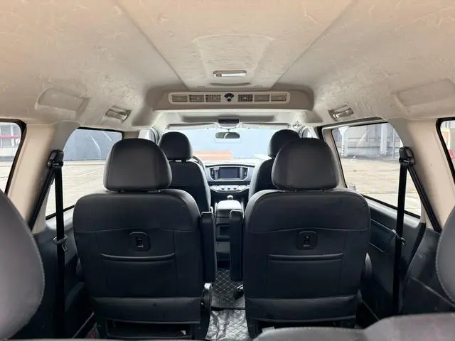 Dongfeng Fengxing Lingzhi M5L 1.6L luxury 7-seater