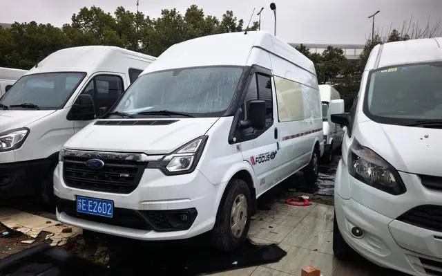 Ford The new generation of Quanshun Pro 2.2T manual van long axle 3 seats mid-top