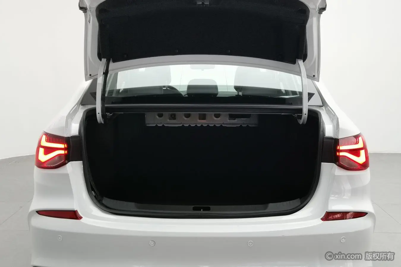 Chevrolet Cruze 320 automatic Enjoy Skylight version