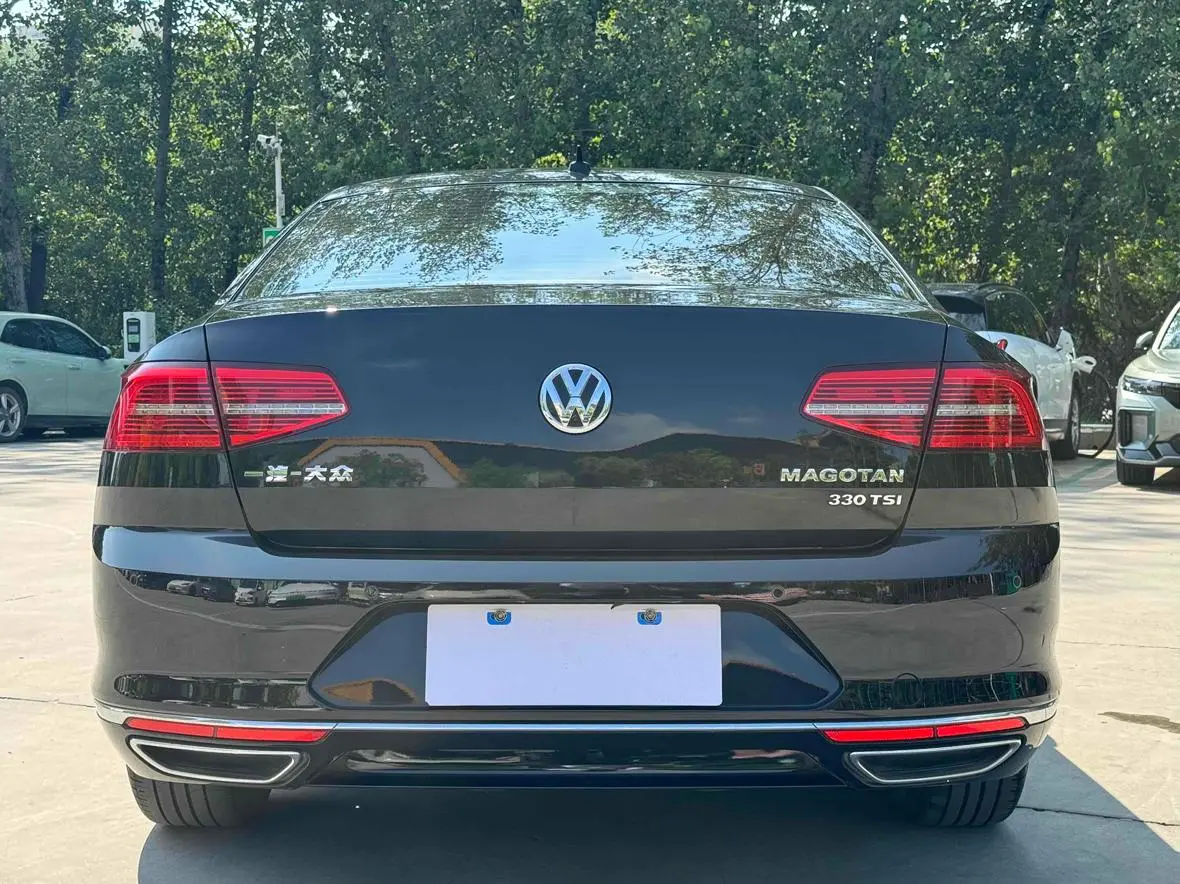 Volkswagen Magotan 330TSI DSG Luxury Country VI