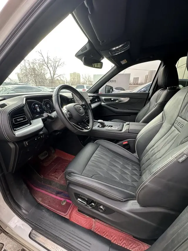 GAC Trumpchi GS8 Dual engine series 2.0TM hybrid two-wheel drive Premium Edition 7-seater