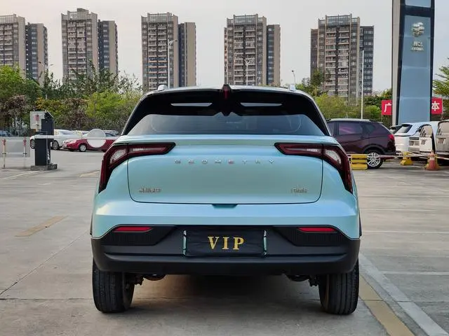 Geometry Geely Geometry E Firefly 320KM well-behaved tiger