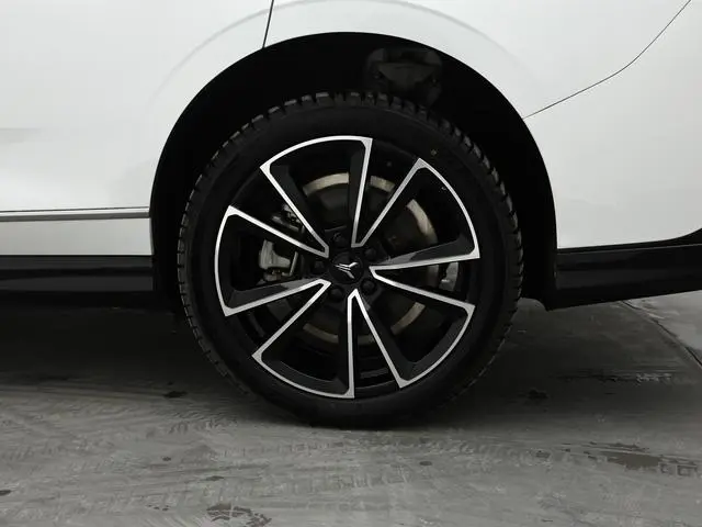 VOYAH Lantu chasing light PHEV Ultra-long battery life, four-wheel drive ultimate edition