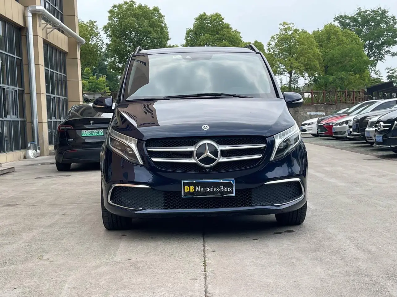Mercedes-Benz Mercedes-Benz V-class V 260 L Long Wheelbase Premium Edition