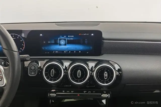 Mercedes-Benz Mercedes-Benz A-class Facelift A 180 L sports sedan