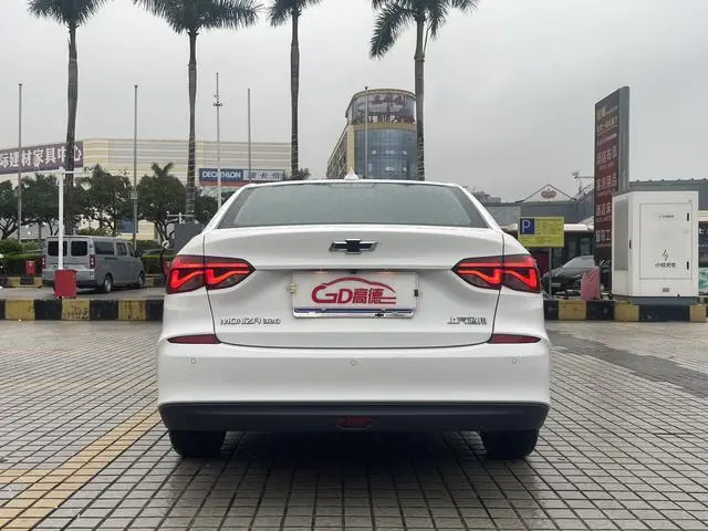 Chevrolet Cruze 320 automatic Enjoy Skylight version