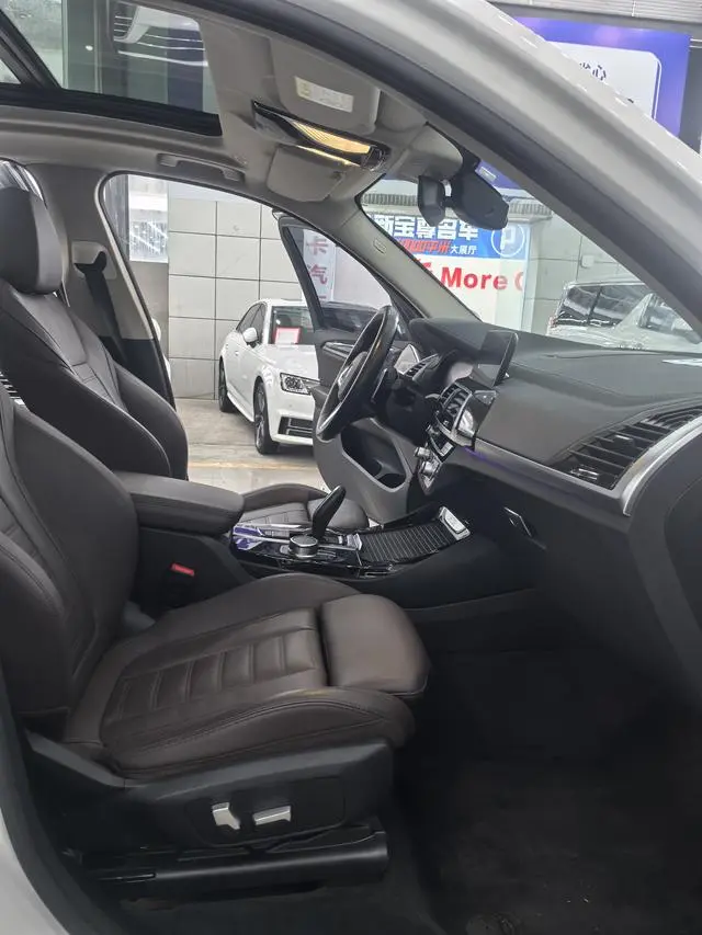 BMW BMW X3 The second facelift xDrive30i leading M sports suit