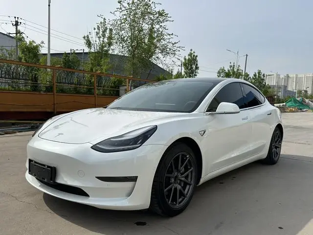 Tesla Model 3 Long battery life, rear-wheel drive version