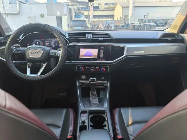 Audi Audi Q3 35 TFSI fashion and elegant