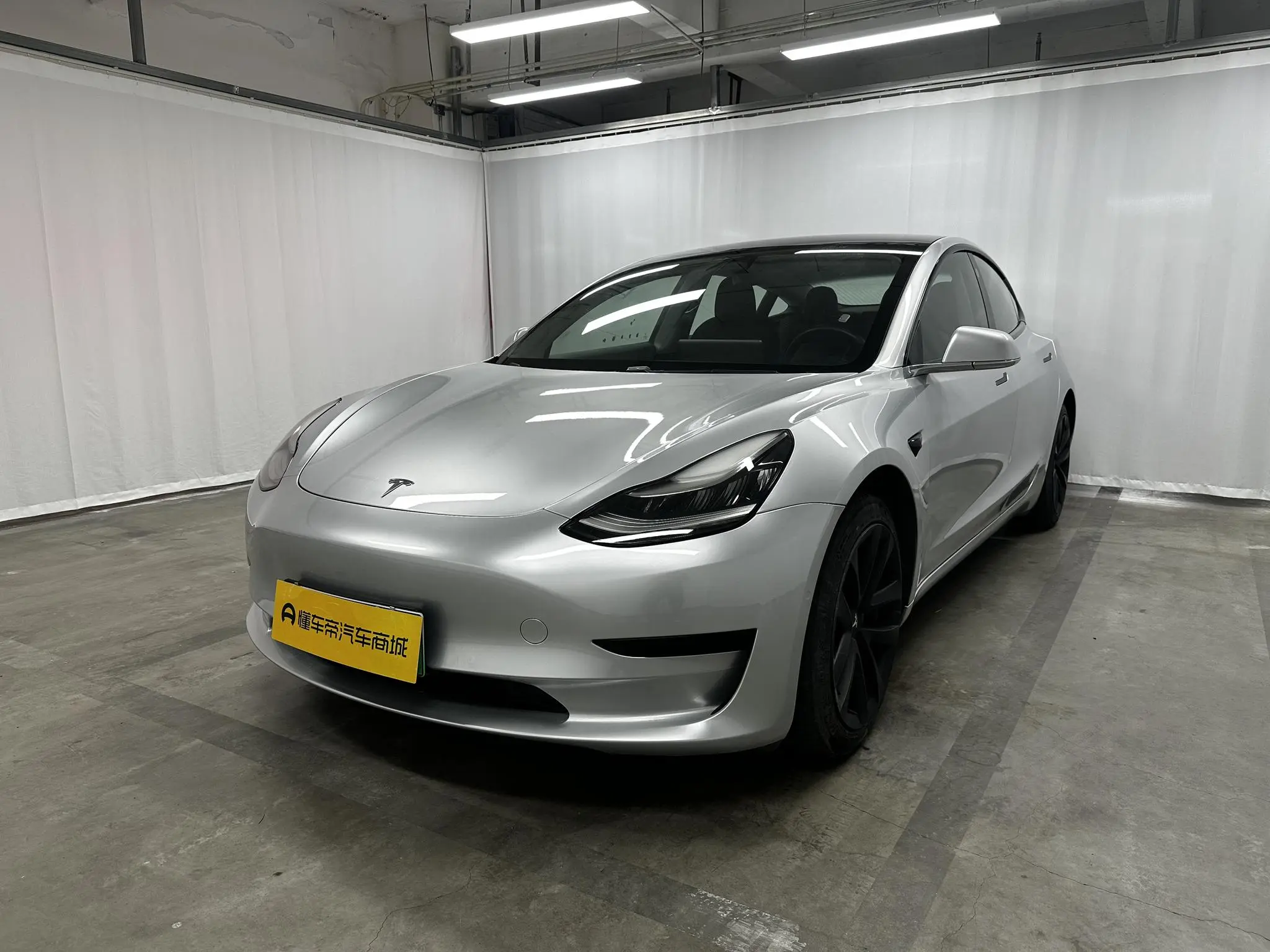 Tesla Model 3 Upgraded version of standard battery life rear drive