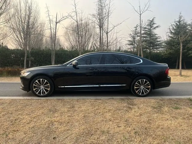 Volvo Volvo S90 PHEV T8 four-wheel drive long battery life Zhiyi Deluxe Edition