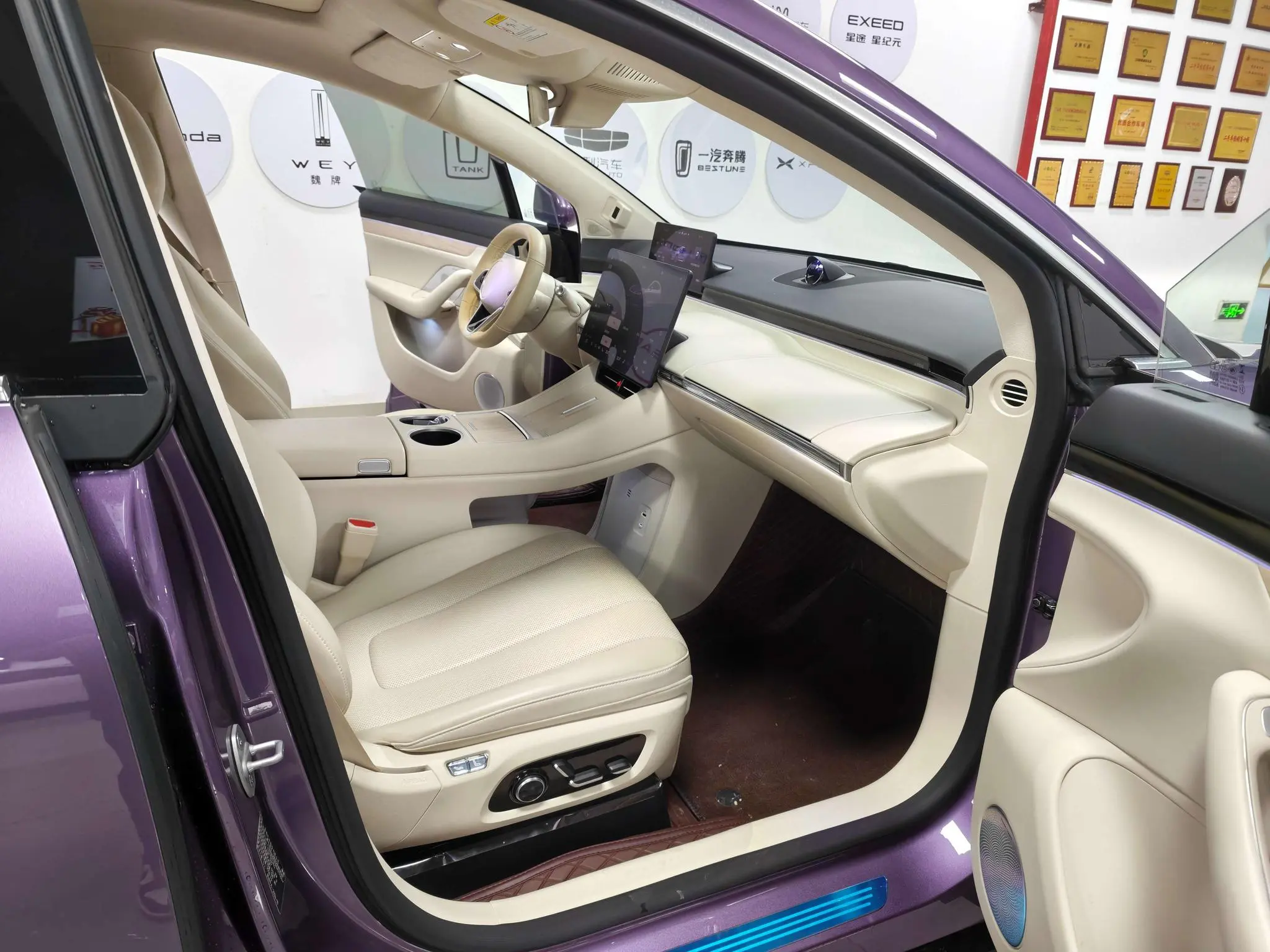 LUXEED Wisdom World R7 Pure electric 82kWh Max rear drive version