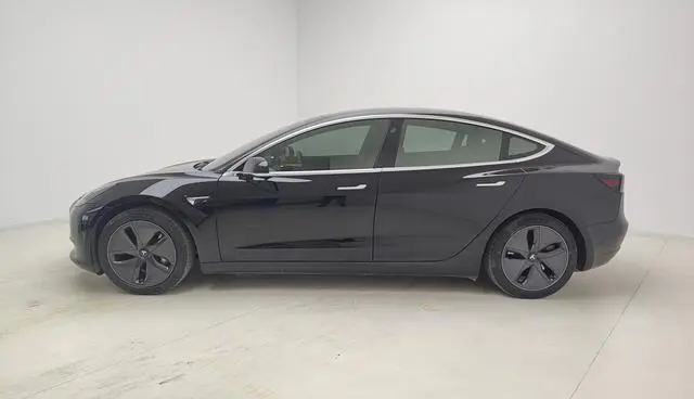 Tesla Model 3 Upgraded version of standard battery life rear drive