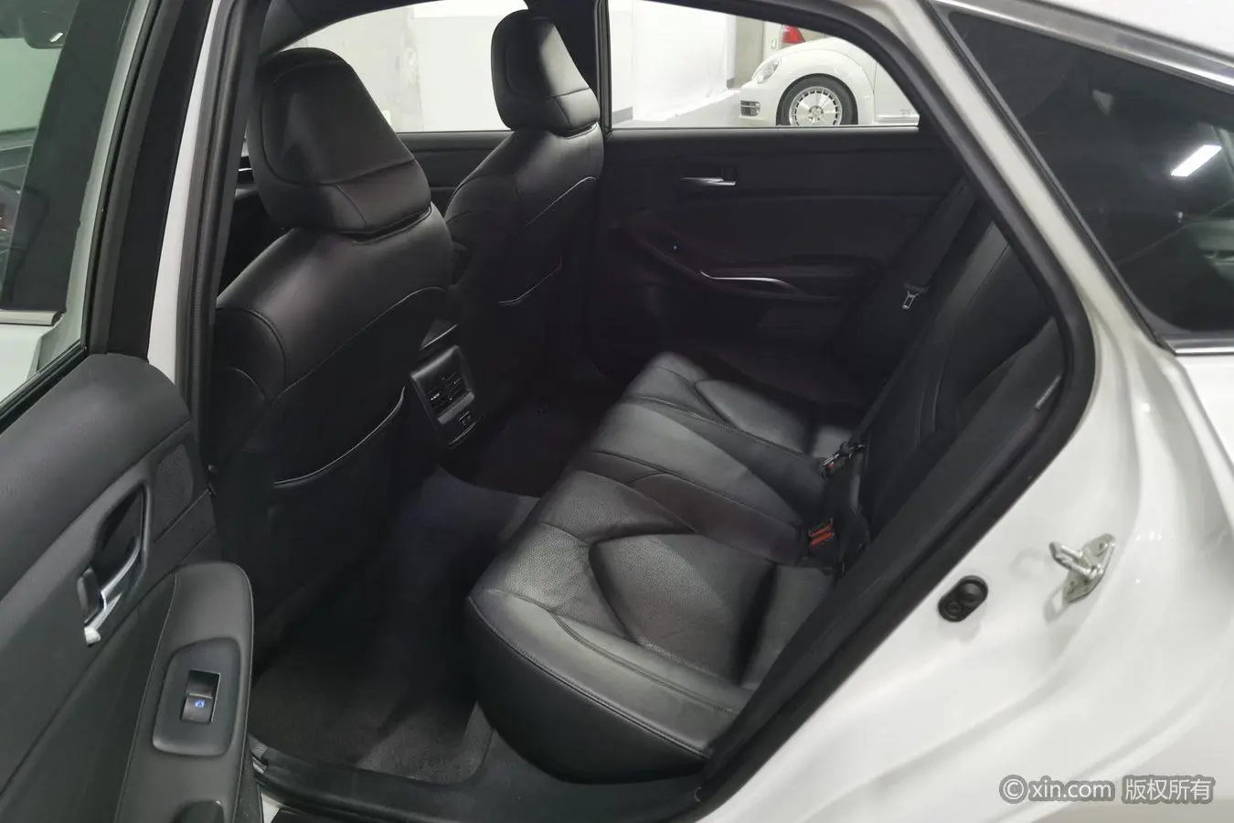 TOYOTA Asian dragon 2.0L Deluxe Edition Country VI