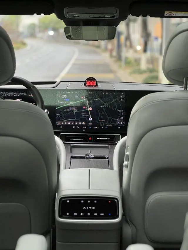 AITO Ask the world M9 Extended range Ultra six-seater version