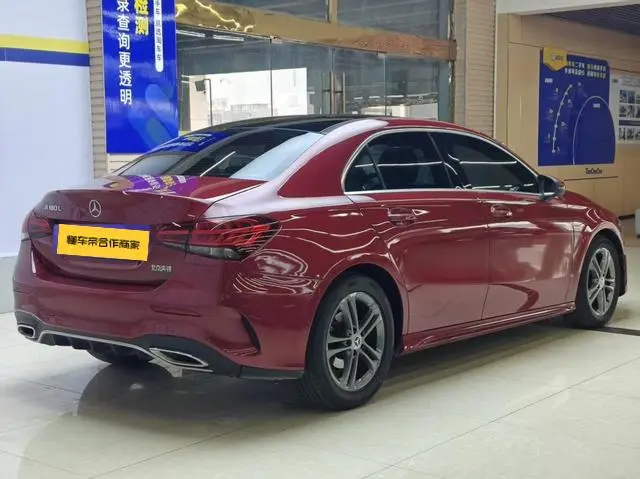Mercedes-Benz Mercedes-Benz A-class Facelift A 180 L sports sedan