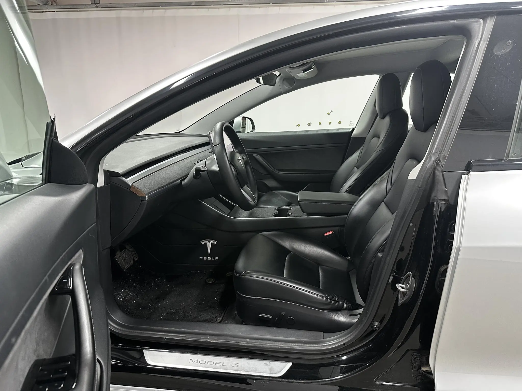 Tesla Model 3 Upgraded version of standard battery life rear drive