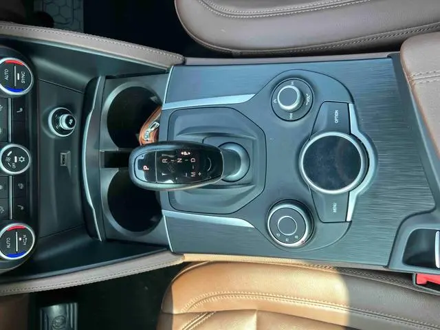 Alfa Romeo Stelvio 2.0T 200HP Deluxe Edition