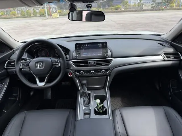Honda Accord 260TURBO Premium Edition Country V