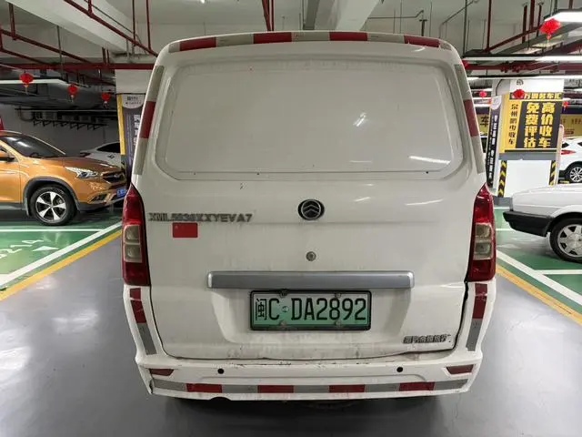 Golden dragon Golden Brigade Sea Lion EV Longyun GLE550 pure electric logistics vehicle 4421 length 41.86kWh