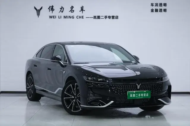 VOYAH Lantu chasing light PHEV Ultra-long battery life, four-wheel drive ultimate edition