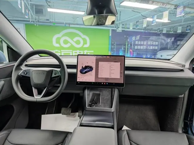 Tesla Model Y Rear-wheel drive version