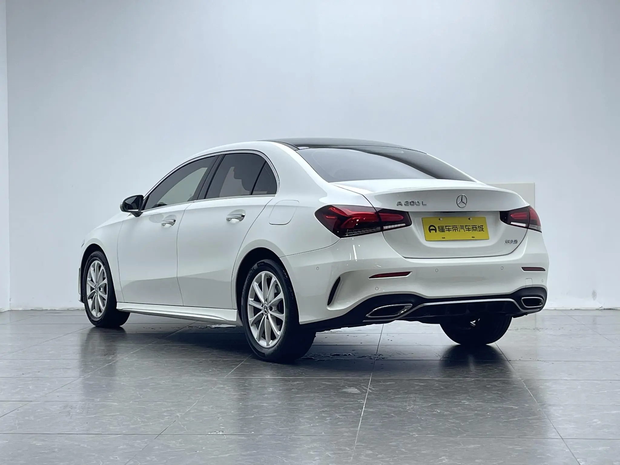 Mercedes-Benz Mercedes-Benz A-class A 200 L sports sedan fashion Version