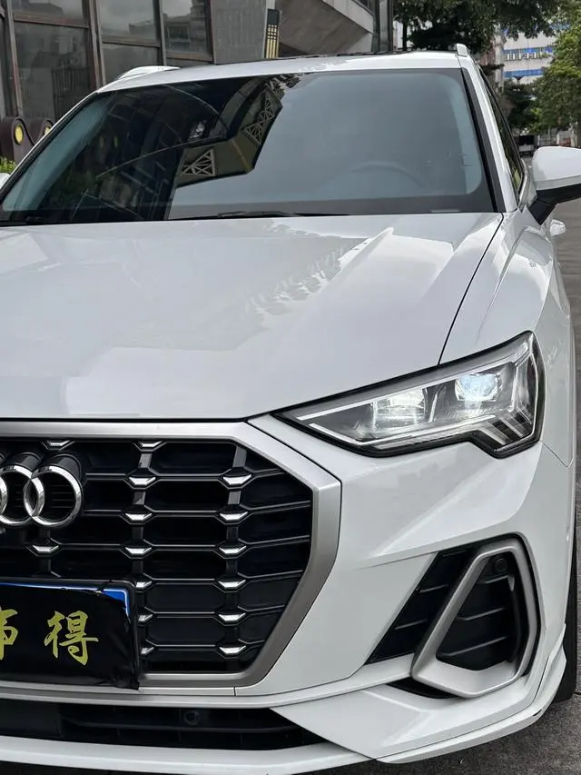 Audi Audi Q3 35 TFSI aggressive and elegant type