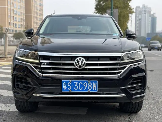 Volkswagen Touareg 3.0 TSI Sharp Front Version Country V