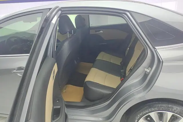 Chevrolet Cruze 320 automatic Enjoy Skylight version
