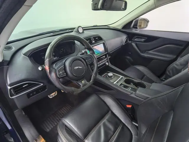 Jaguar Jaguar F-PACE 2.0T two-wheel drive Urban Exclusive Edition