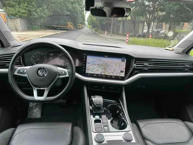Volkswagen Touareg 3.0 TSI Sharp Front Version Country V
