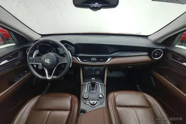 Alfa Romeo Stelvio 2.0T 280HP Deluxe Edition