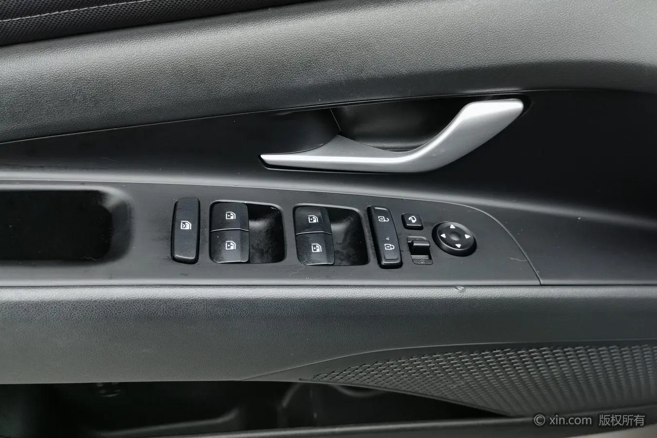 Hyundai Elantra 1.5L CVT LUX Premium Edition