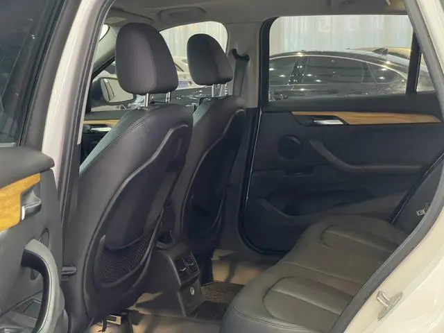 BMW BMW X1 sDrive20Li leading type