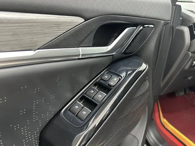 Jianghuai Yiwei JAC QX PHEV 120km Jinxiang Edition