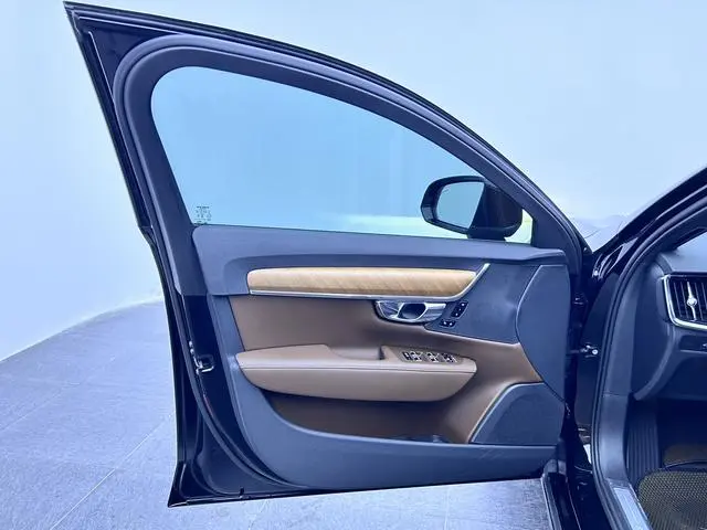 Volvo Volvo S90 PHEV T8 four-wheel drive long battery life Zhiyi Deluxe Edition