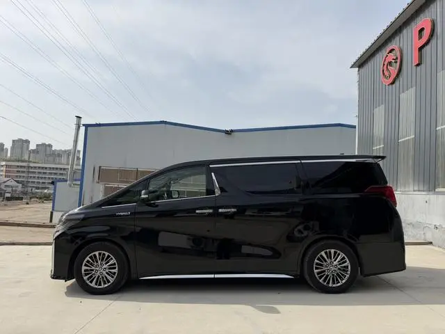 TOYOTA Elfa Dual Engine 2.5L Premium Edition