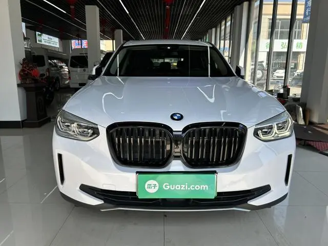 BMW BMW iX3 Facelift leading type