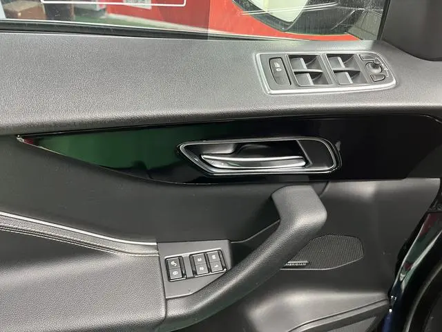 Jaguar Jaguar F-PACE 2.0T two-wheel drive R-Sport sports version