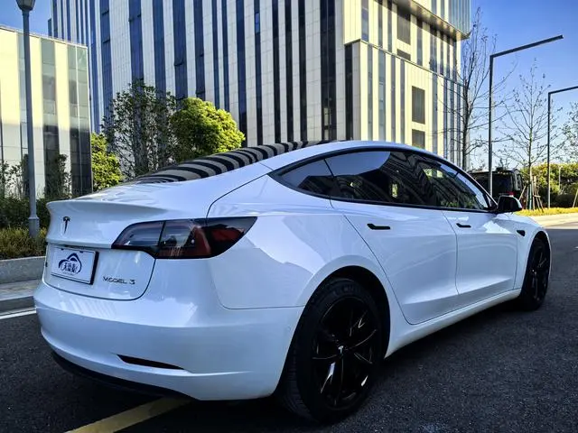 Tesla Model 3 Upgraded version of standard battery life rear drive
