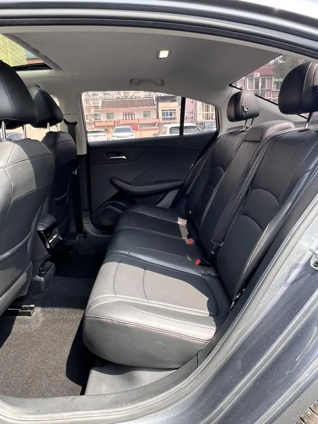 Roewe Roewe i5 1.5L CVT Deluxe Edition