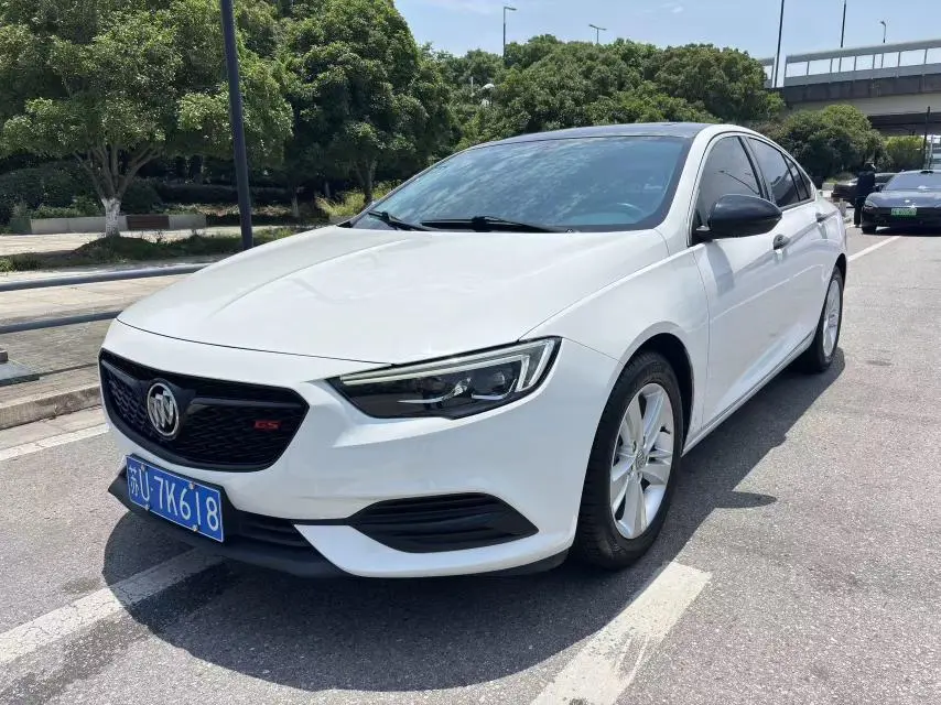 Buick Regal 20T Elite Country VI