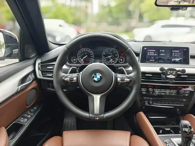 BMW BMW X6 xDrive35i M sports suit